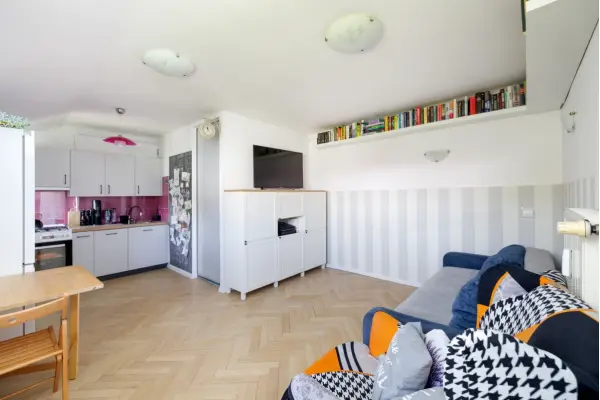 mazowieckie, Warszawa, Praga-Południe Grochów, Szaserów, 2 pokoje 27m2+8m2 dodatkowej przestrzeni.