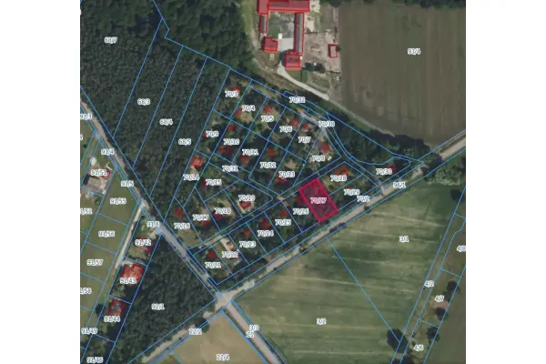 mazowieckie, powiat piaseczyński, Dobrzenica, Zawilcowa, Urokliwa działka 759 m² pod dom rekreacyjny/całoro